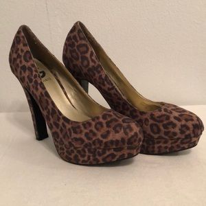 Guess Leopard pumps